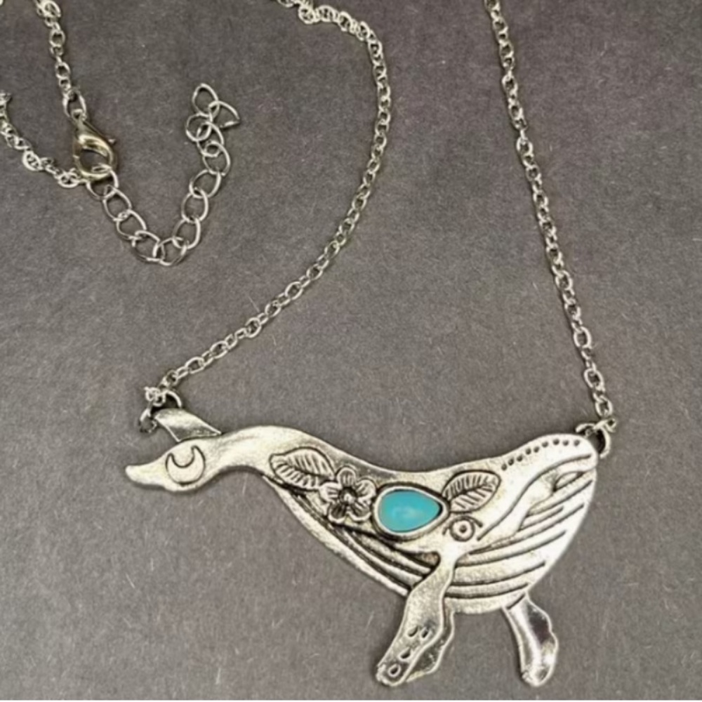 NEW ! alloy silverb Whale Pendant Necklace with Turquoise Accent